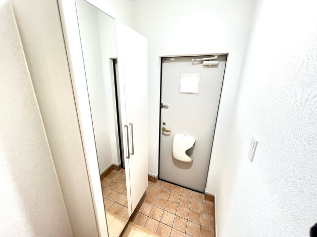 シャルムパピヨンの玄関|明るい玄関です