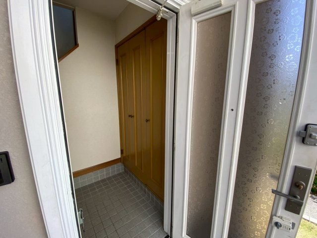 上菅2丁目　の玄関