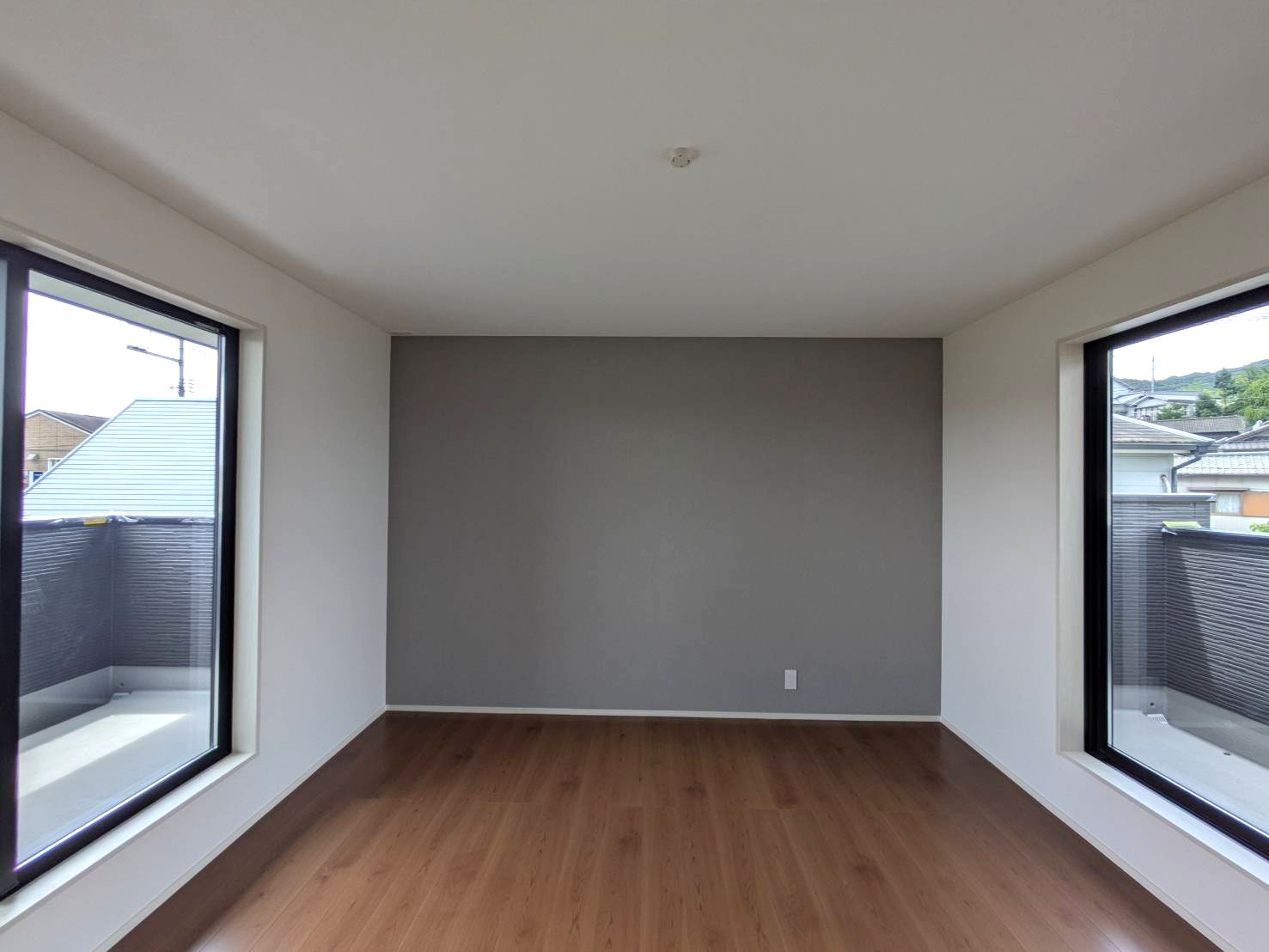 岡山市北区尾上 1期 ①号棟の洋室|◆2階洋室9.0帖の様子です。2面バルコニーで日当たり良好です。