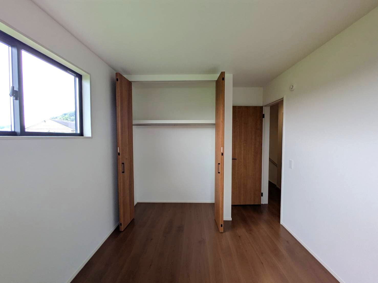 岡山市北区尾上 1期 ①号棟の洋室|◆2階南東側洋室5.2帖の様子です。