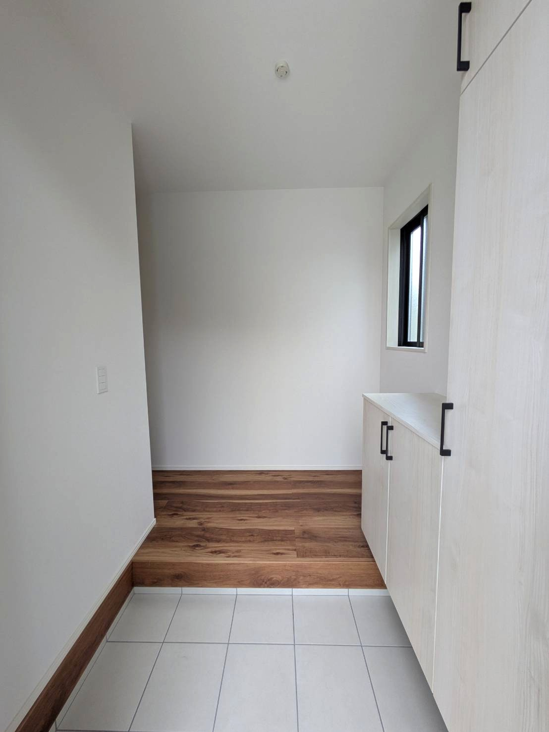 岡山市北区尾上 1期 ①号棟の玄関|◆内玄関の様子です。