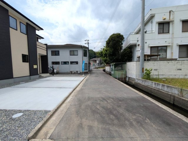 岡山市北区尾上 1期 ①号棟の前面道路含む現地写真|◆北西側前面道路の幅員は約4.0ｍです。