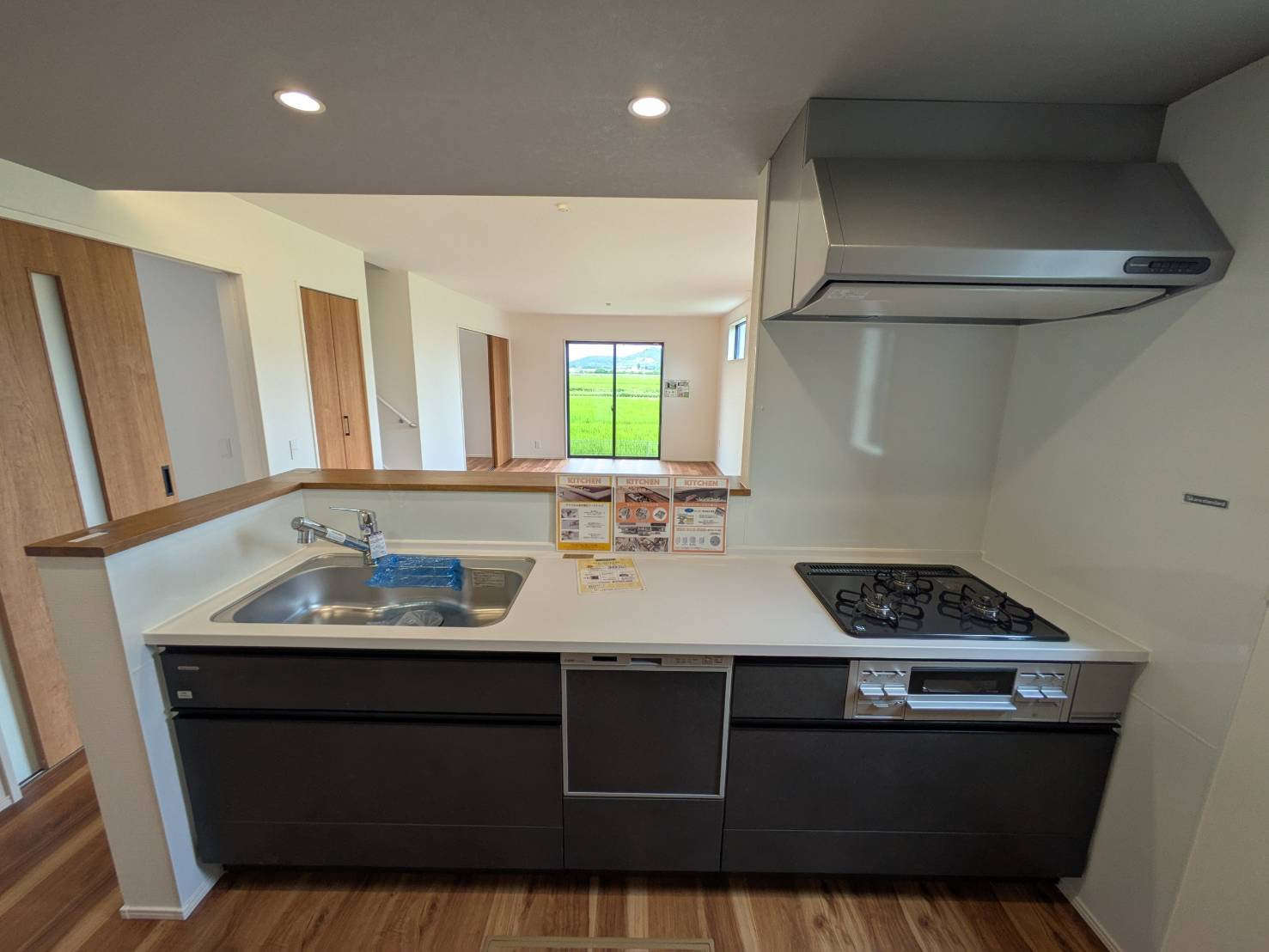 岡山市北区尾上 1期 ①号棟のキッチン|◆調理に嬉しい食洗機付きシステムキッチンです。