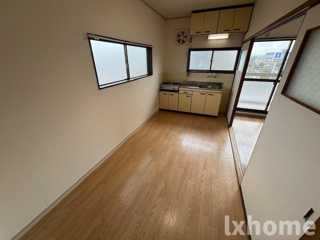 アンフィニィ沢良宜の居間・リビング|ゆったりとしたリビングです