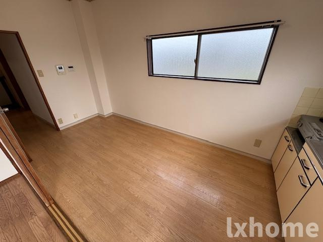 アンフィニィ沢良宜の居間・リビング|ゆったりとしたリビングです