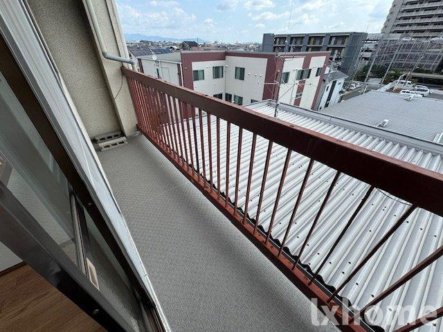 アンフィニィ沢良宜のバルコニー|暖かな日差しのふりそそぐバルコニー