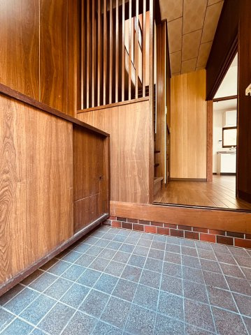 前田号貸家の玄関