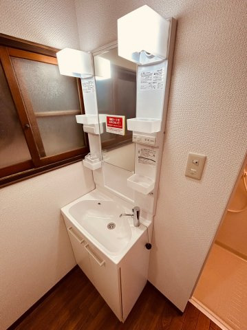 前田号貸家の洗面所