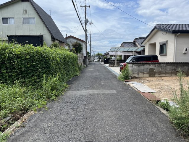【前面道路含む現地写真】