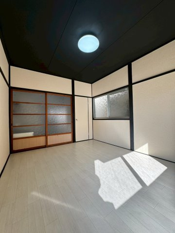 三葛アパートの洋室