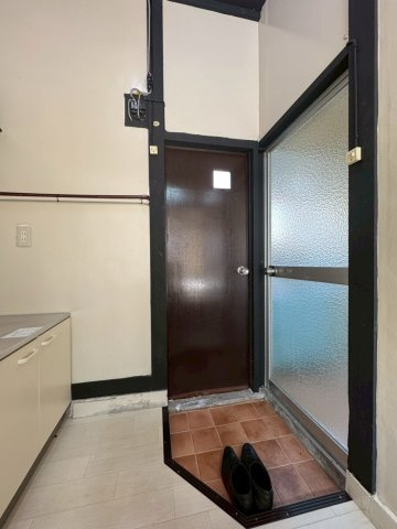 三葛アパートの玄関