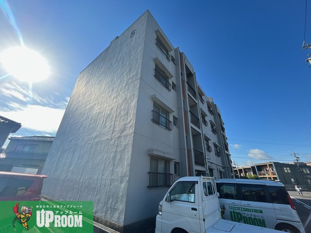 柏原農住団地S棟の外観