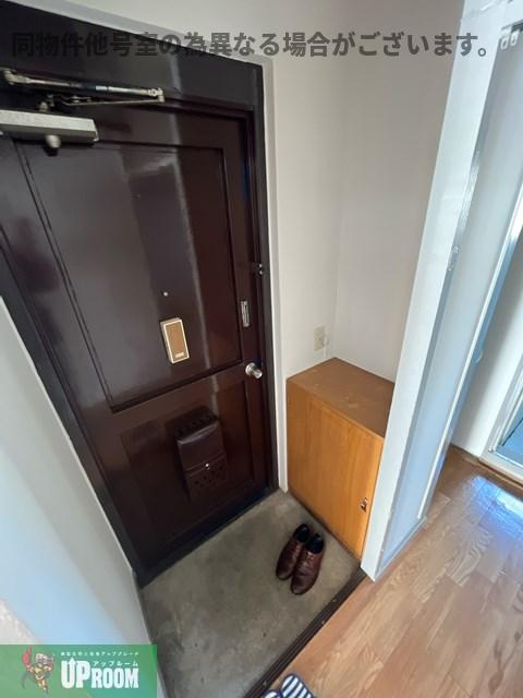 柏原農住団地S棟の玄関