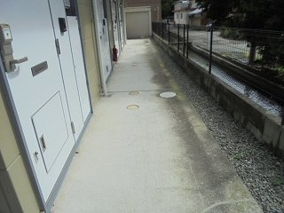 レオパレスルニⅢの玄関