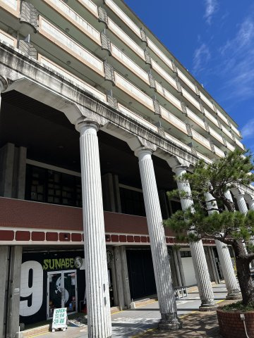 KADENAビルの外観