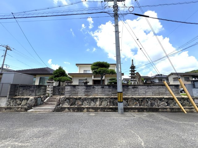 春日台292売家の前面道路含む現地写真