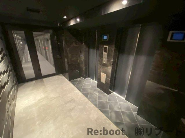 S-RESIDENCE原木中山azure(エスレジデンスバラキナカヤマアズール)のエントランス