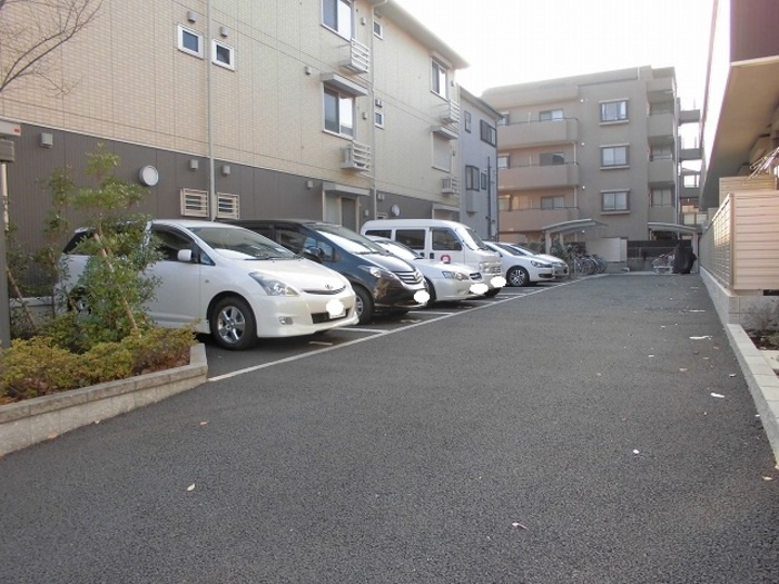 E.I.レジデンス　Bの駐車場