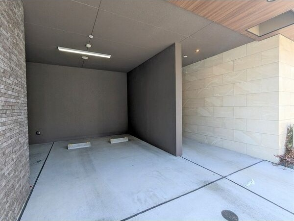 SD Court Kanayamaの駐車場