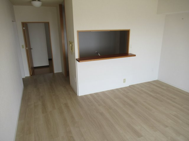 サンラフレ明石２ＬＤＫの居間・リビング|ゆったりとしたリビングです