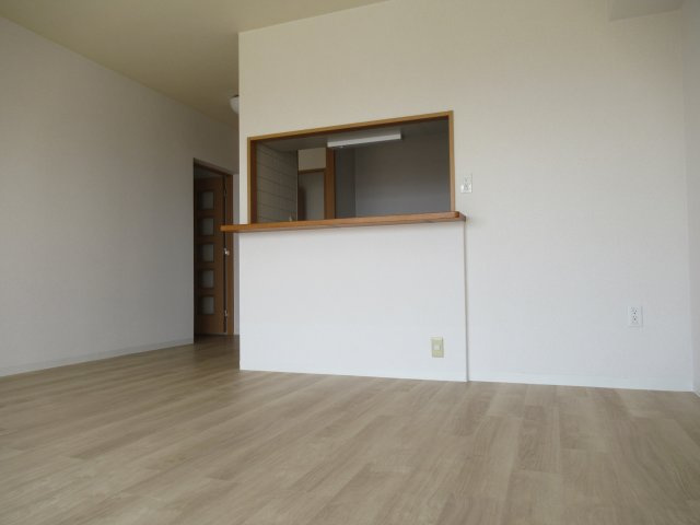 サンラフレ明石２ＬＤＫの居間・リビング|ゆったりとした居間です