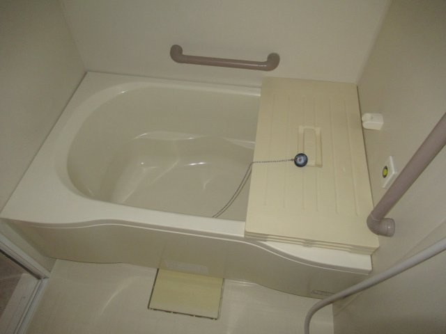 サンラフレ明石２ＬＤＫの浴室|日々の疲れを癒すお風呂付です