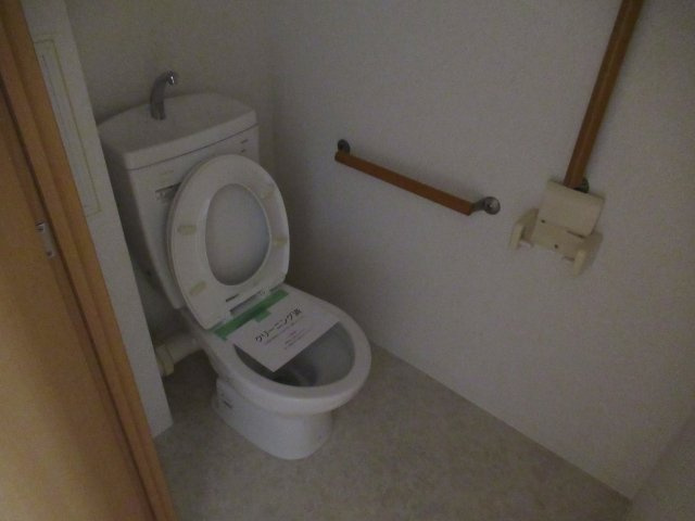 サンラフレ明石２ＬＤＫのトイレ|ゆったりとした空間のトイレです