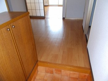 【玄関】 | エルガーデンⅠ | シンプルで使いやすい玄関です