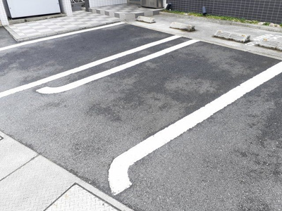 【駐車場】 | ブルーベル | 駐車場があるので、車を買う予定の方も安心です