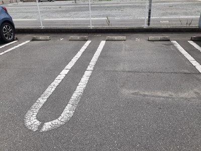 【駐車場】 | メゾン・カルム・Ｍ | 車をお持ちの方に嬉しい駐車場付きの物件です