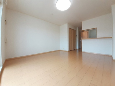 【居間・リビング】 | メゾン・カルム・Ｍ | こちらの居間で趣味の時間をお楽しみください