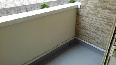 【バルコニー】 | ノイ・フリーデＢ | 暖かな日差しのふりそそぐバルコニー