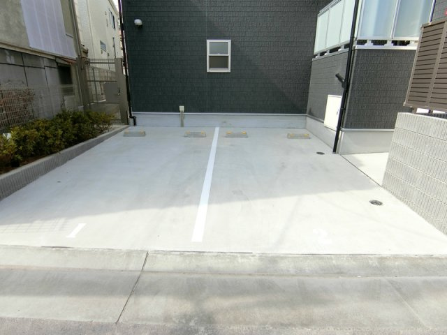 リブリ・スカイブルー ライズの駐車場|車をお持ちの方に嬉しい駐車場付きの物件です