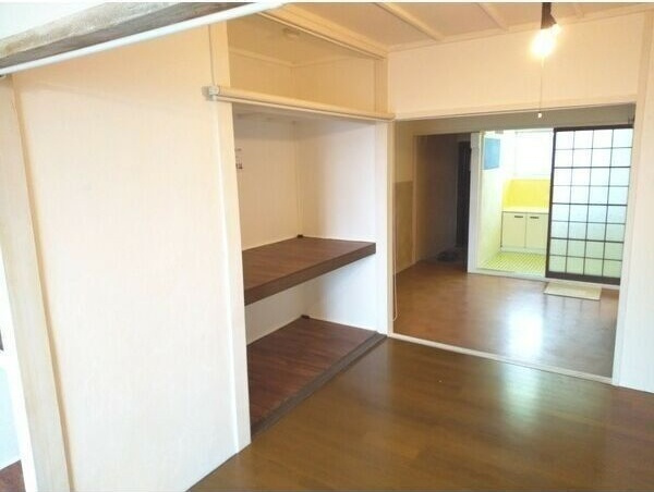 コンラッド長瀬の洋室