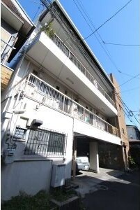 コンラッド長瀬の駐車場