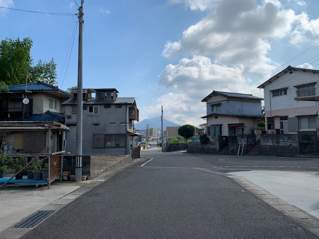 長行西三丁目7番（B-24）の前面道路含む現地写真