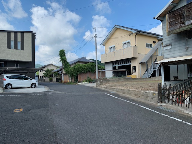 長行西三丁目7番（B-24）の前面道路含む現地写真