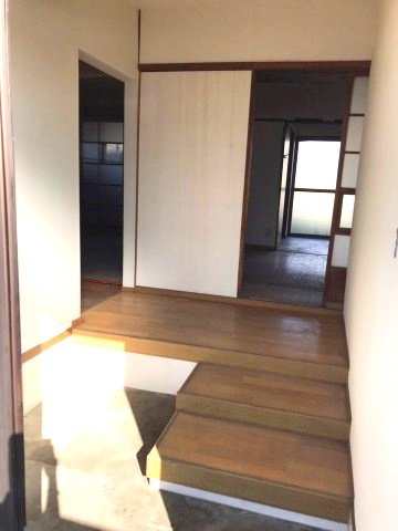 浜松町１丁目戸建の玄関