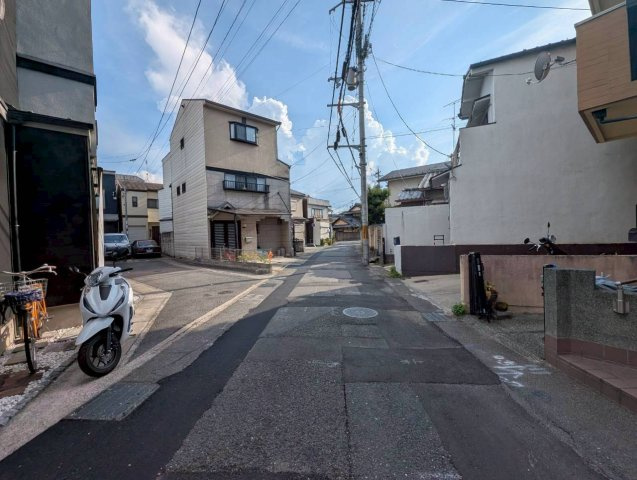 太秦多藪町の前面道路含む現地写真