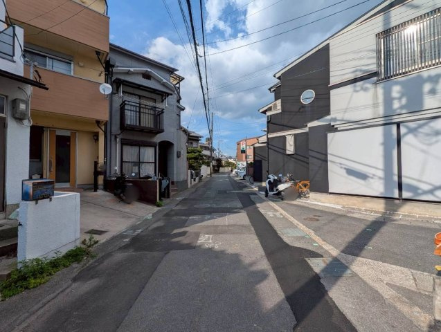 太秦多藪町の前面道路含む現地写真