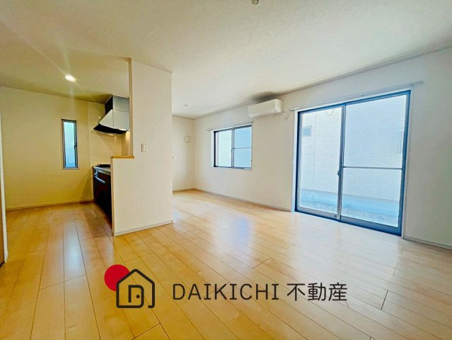 【居間・リビング】 | 加須市久下3丁目　中古戸建
