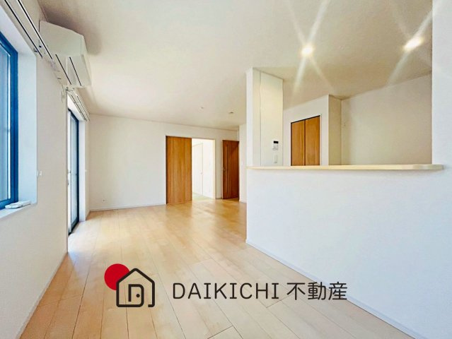 【居間・リビング】 | 加須市久下3丁目　中古戸建