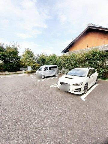 コモドカーサの駐車場|高崎、前橋のお部屋探しはエンドスケープまで！お客様の理想お聞かせ下さい♪