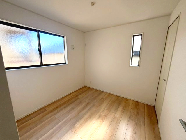 西陵2丁目　新築戸建ての洋室