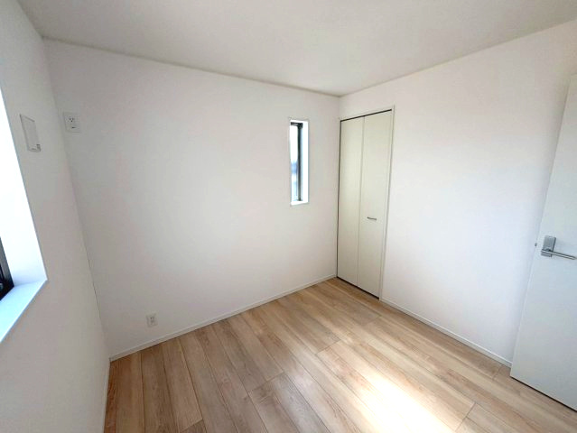 西陵2丁目　新築戸建ての洋室