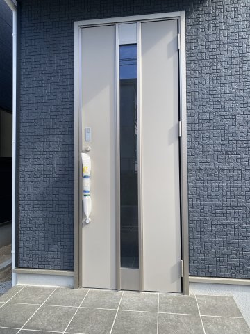 西陵2丁目　新築戸建ての玄関
