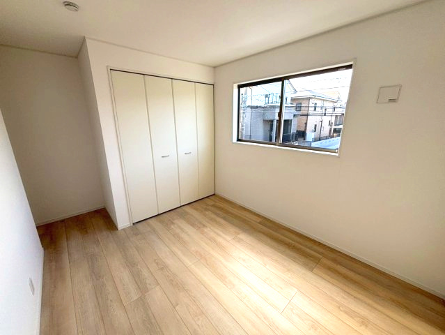 西陵2丁目　新築戸建ての洋室