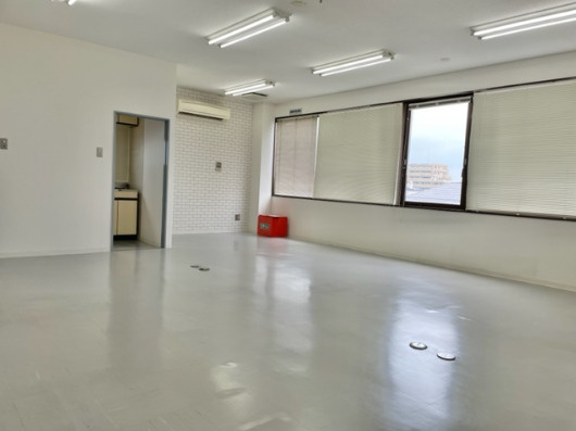 草津市野村２丁目の店舗事務所の内装