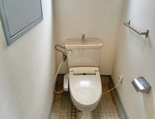 草津市野村２丁目の店舗事務所のトイレ