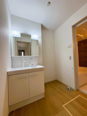 鶏冠井町沢ノ東の独立洗面台